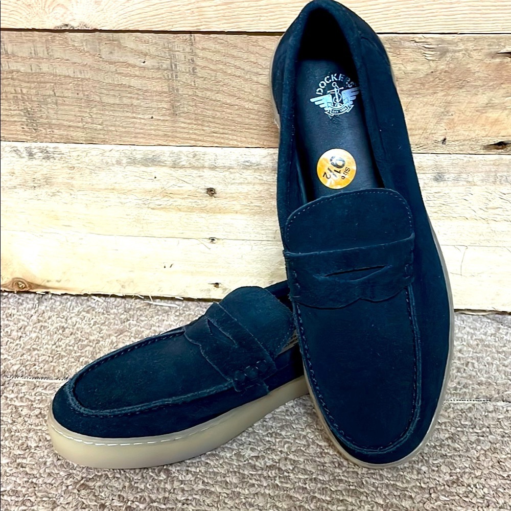 Dockers size 9.5M Raw Leather Black Slip-On Loafers with Minimalist Design